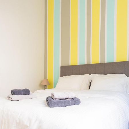 Bright 2Bd Apt, Garden View & Parking - Glyfada Athen Exterior foto