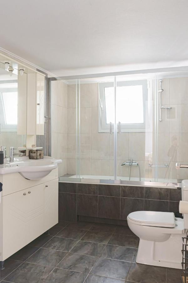 Bright 2Bd Apt, Garden View & Parking - Glyfada Athen Exterior foto